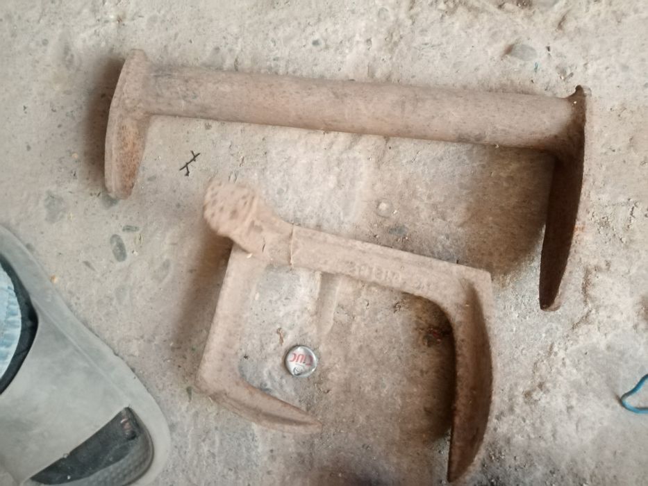 Scule / obiecte vechi de decor.