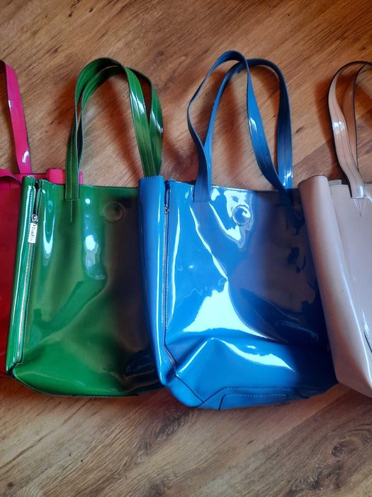 Прекрасни лачени, цветни чанти