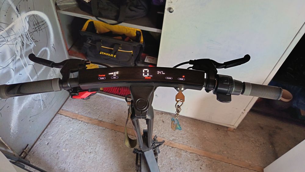 Vând Trotinetă Electrică KuKirin G2Ultra(Dual Motor 2400W) – Stare [Impecabilă / Foarte Bună