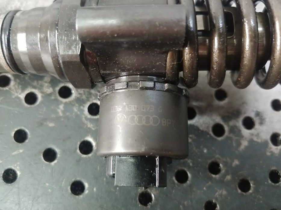 injector blb bre bkd  azv 2.0 tdi audi a3 8p a4 b7 vw golf 5   03g130073g