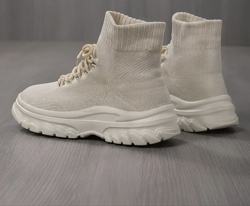 Нови обувки елегантни изчистени бежави