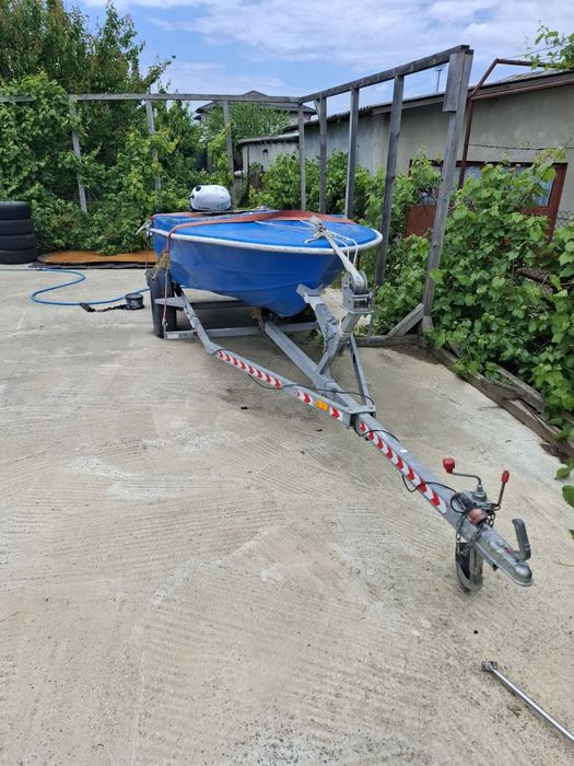 Barcă fibră + motor + peridoc