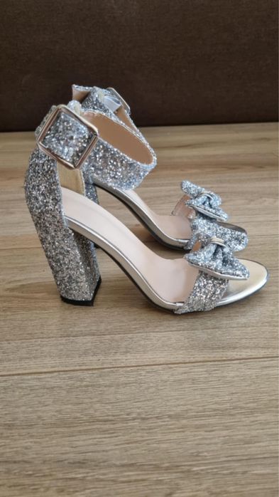 Дамски сандали обувки на ток