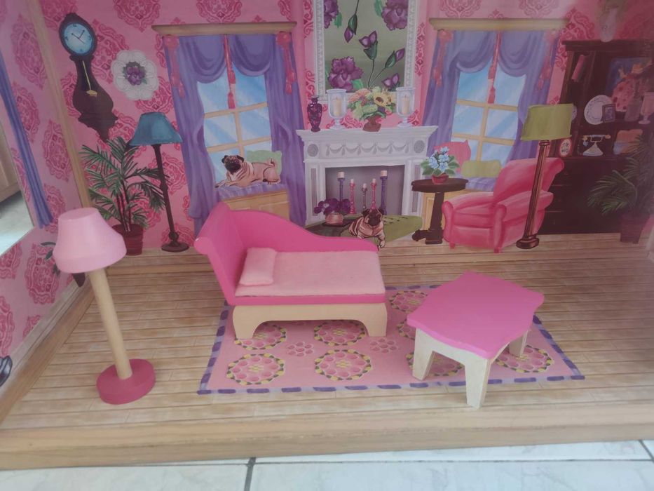 Дървена къща за кукли