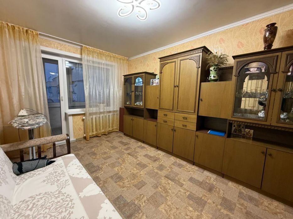 Продам 2 комн квартиру . Ажар