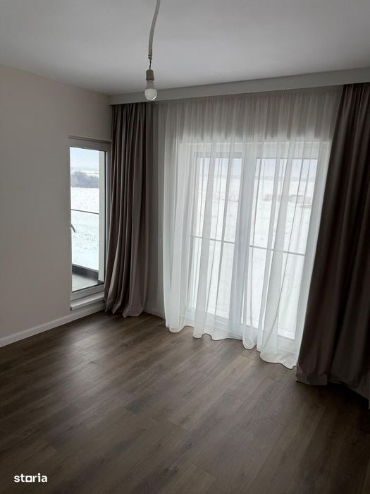 Apartament cu 3 camere,balcon, complet mobilat si utilat