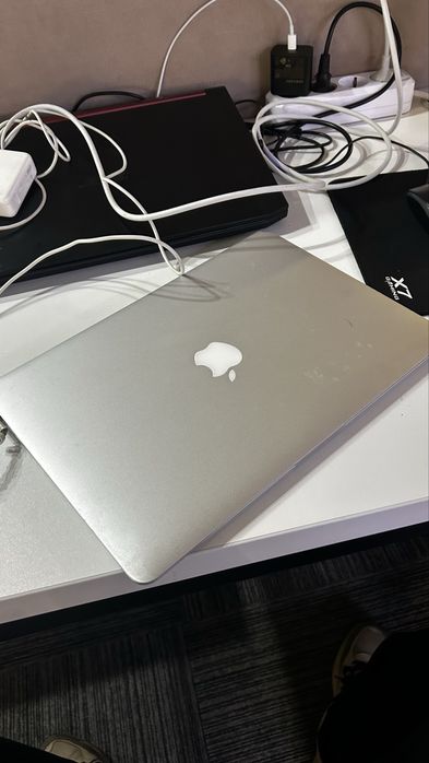 Macbook Air 13’, i5, 128 GB SSD