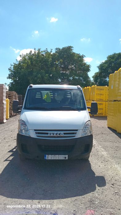 Vand IVECO 3.5TO cu macara