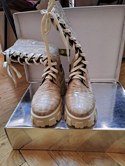 Cizme nude de iarnă