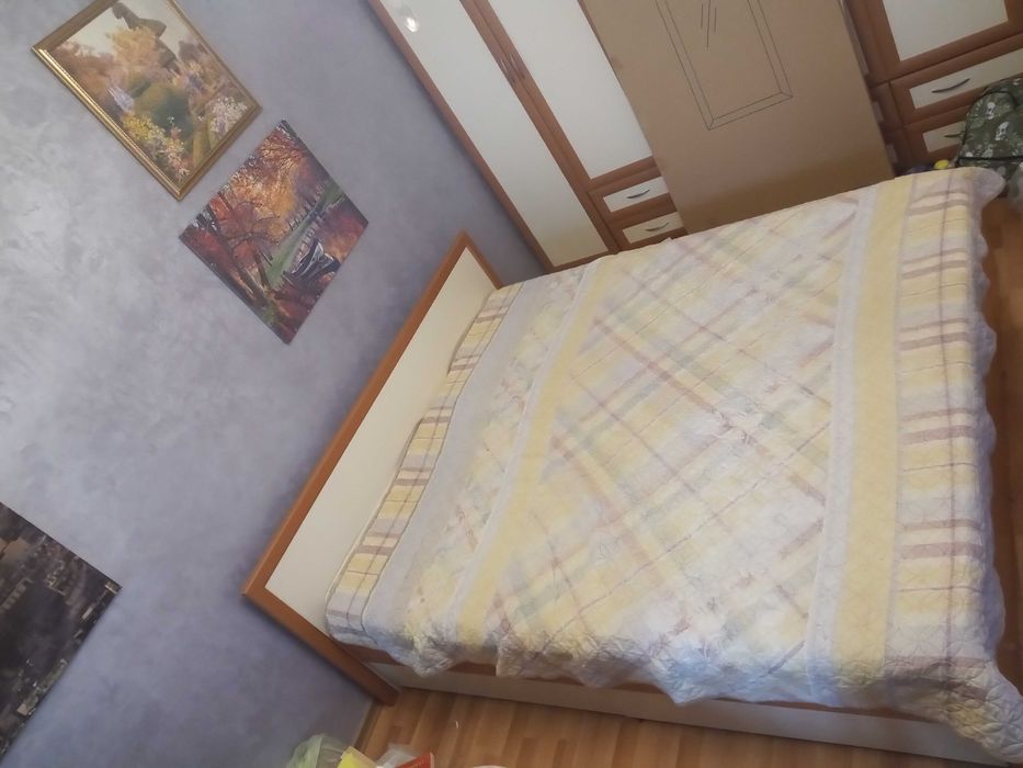 Продавам запазено легло спалня