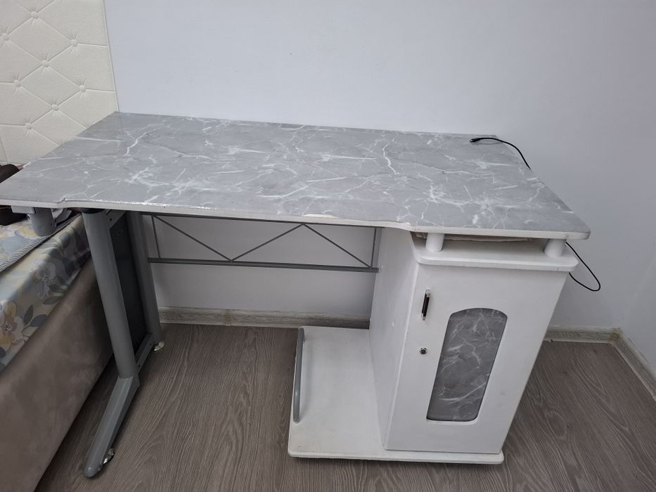 Продам компьютерный столик