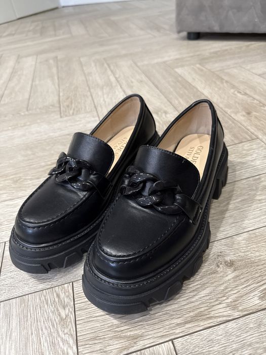 Совершенно новый обувь-туфли для девушек