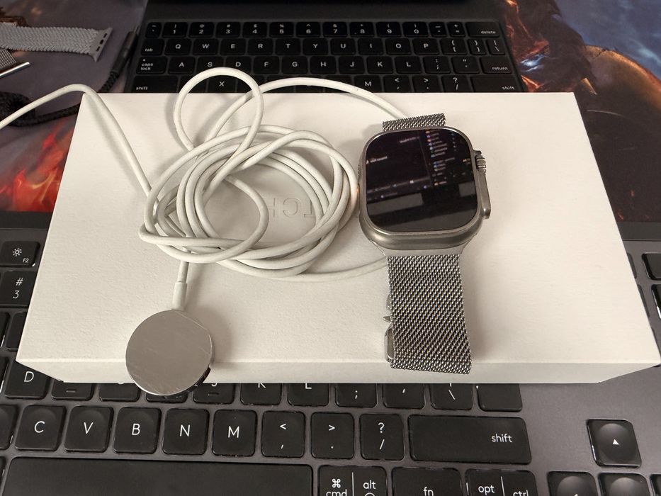 Apple watch Ultra 85% много добро състояние с 6 каишки. Пълен комплект