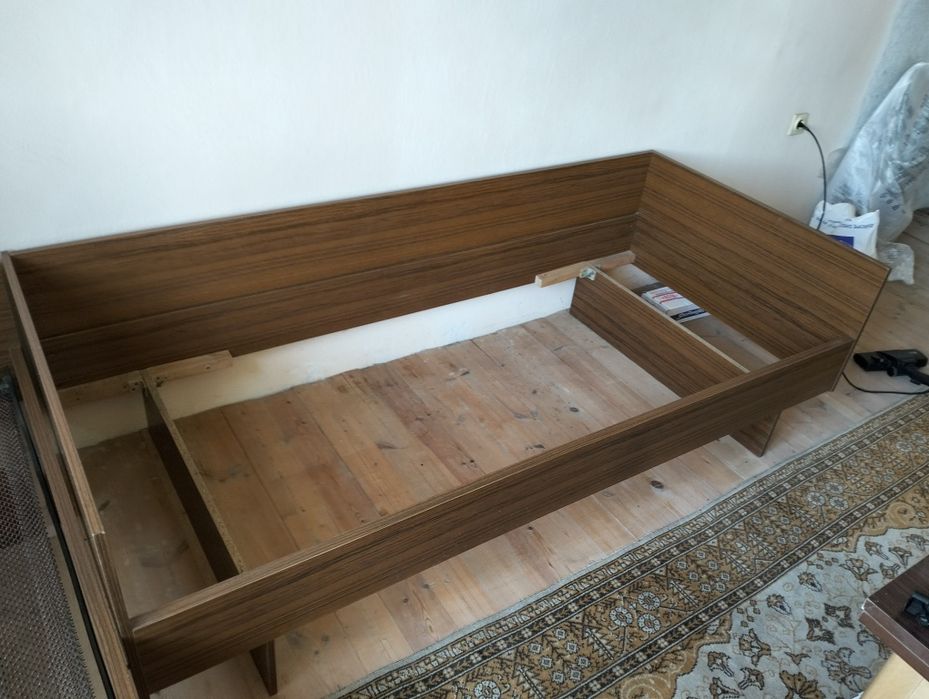 Единично легло два броя