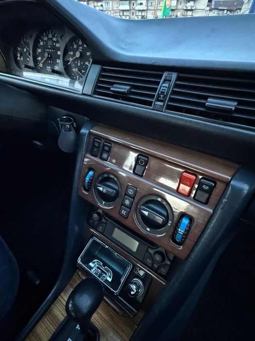 MERCEDES-BENZ E-Class 1987 — imagine 4