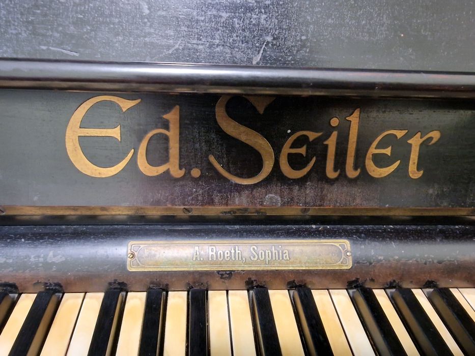 Пиано Seiler    .