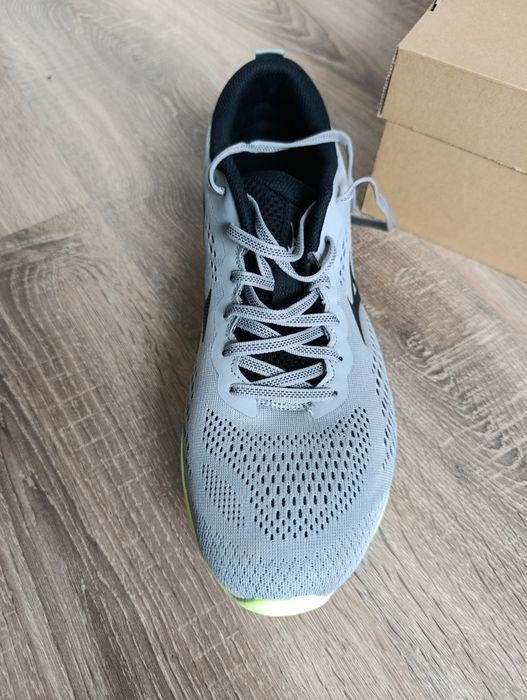 Маратонки Mizuno Wave Revolt 2