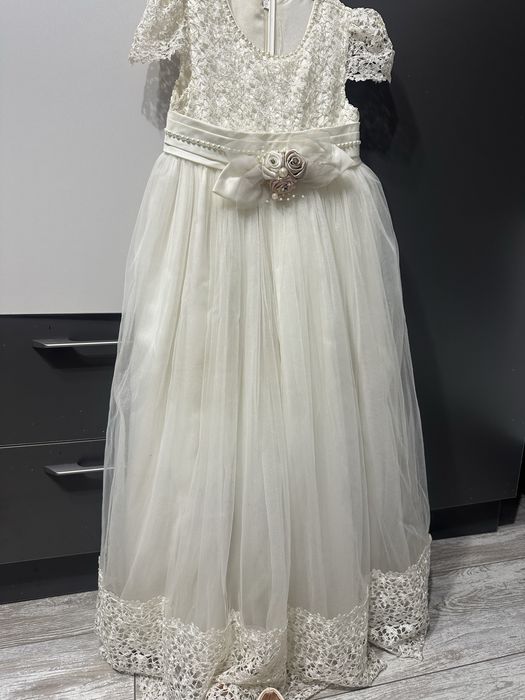 Праздничное Платье для девочки , белое на 6 - 10 лет