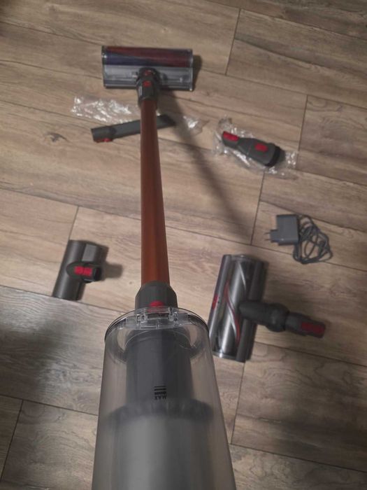 Вертикална прахосмукачка Dyson v11