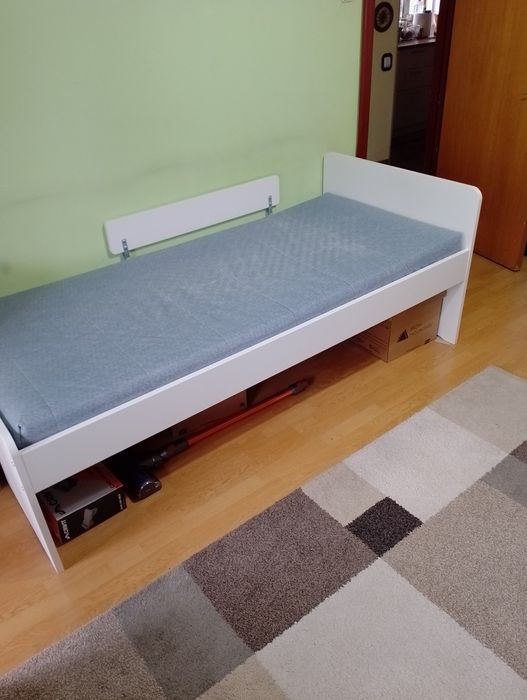 Vând pat 1 persoana nou cu saltea antiescare.