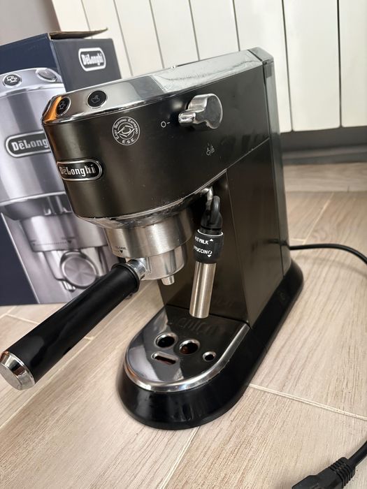 Кафемашина DeLonghi Dedica EC685
