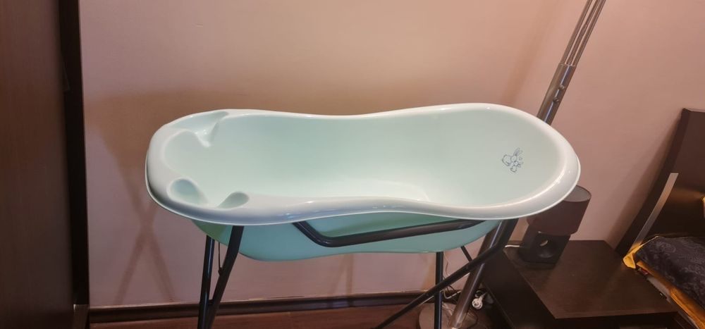 Корито със стойка за бебе