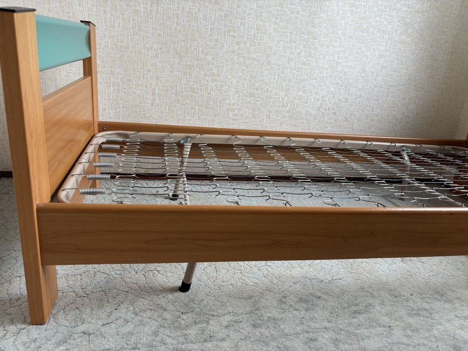 Продам летско-подростковую кровать 83х190
