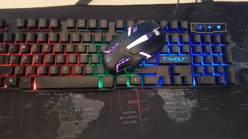 Klaviatura membranli va simli ishlashi yaxshi RGB yoritgich