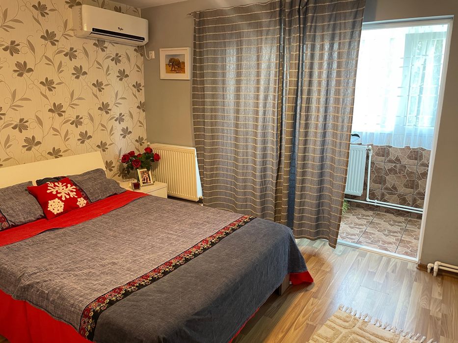 vand apartament cu 2 camere, etaj 3