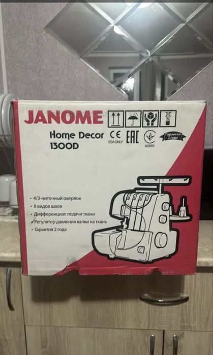 Оверлок Janome HomeDecor 1300D белый