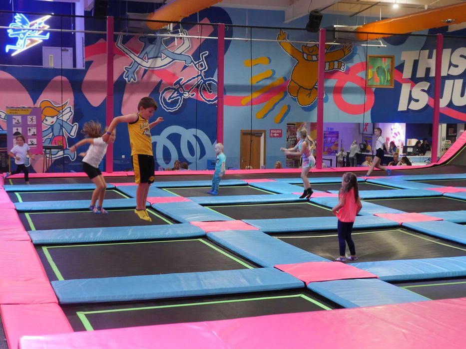Батутная детская зона