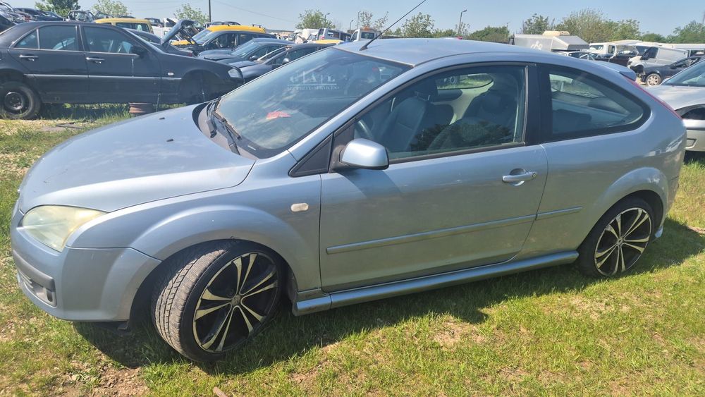 dezmembrez ford focus 2