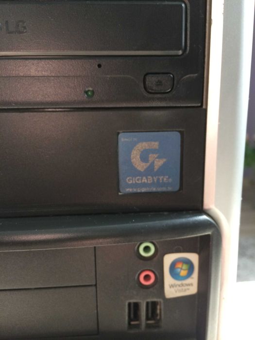 Настолен компютър работещ