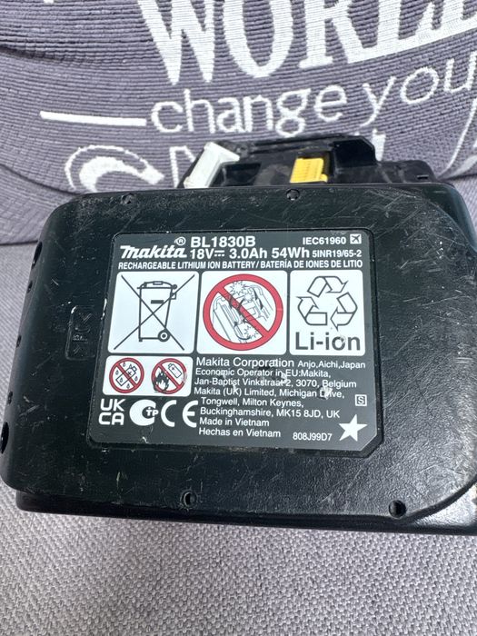 Зарядно Makita DC18RC и батерия 3 ah