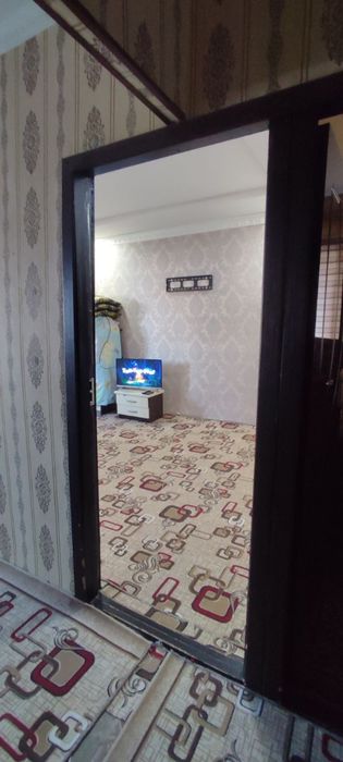 Qoraqamish Chuqursoy 70B 1 xonalik uy 3 xona qilingan oilaga beriladi