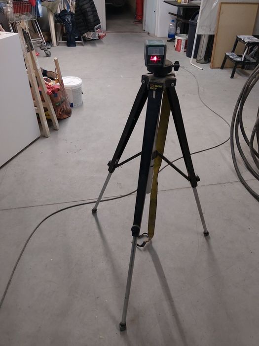 Лазерен нивелир бош със статив