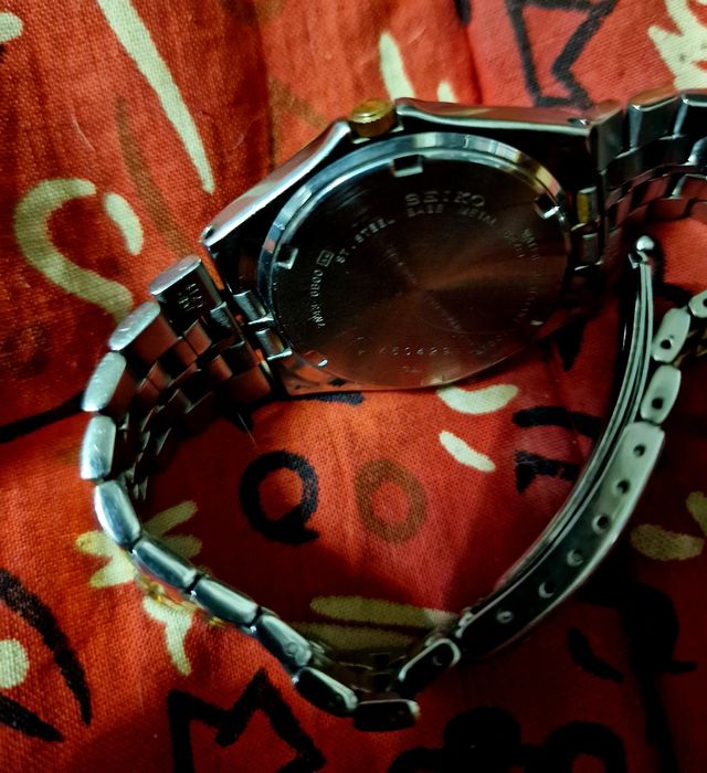 Часовник SEIKO quartz оригинален