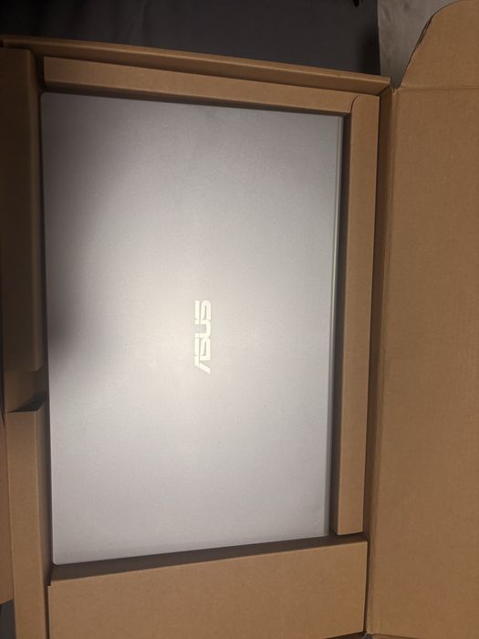 Продавам лаптоп ASUS X515MA intel N4020 4GB  ,256GB SSD, DDR4,