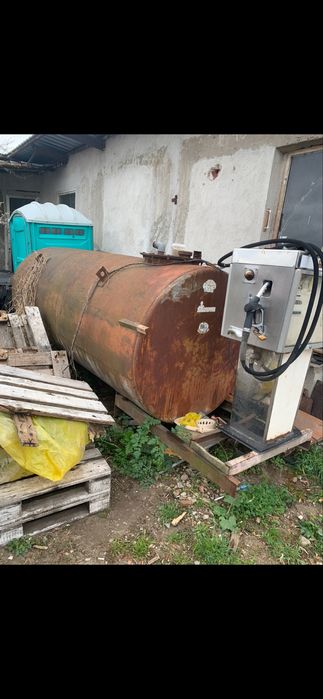 Цистерна с колонка за дизел