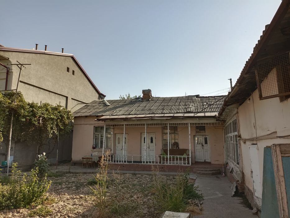 Продаётся участок под застройку нового дома.