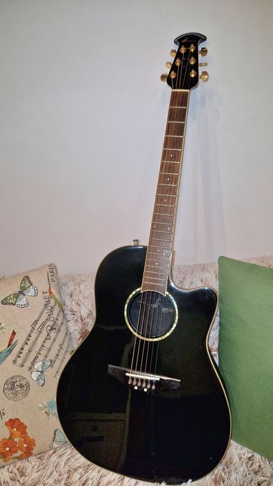 Ovation Celebrity Deluxe CC257 – Black Gloss – Made in Korea (+ Hardcase inclus)