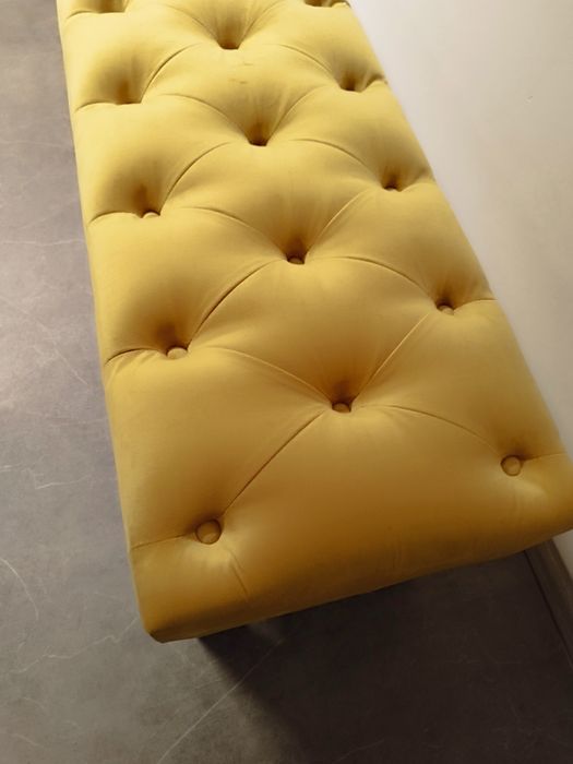 Vând bancheta , băncuță din catifea model Chesterfield