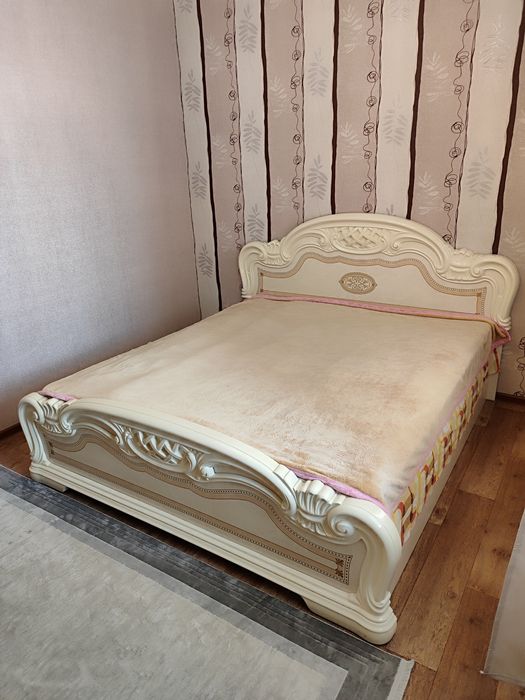 Кровать с матрасом