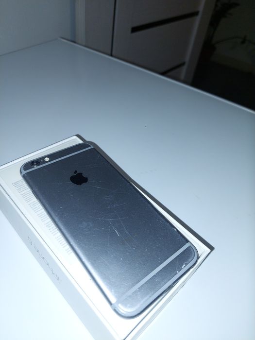 iPhone 6s + коробка + кабель, не включается