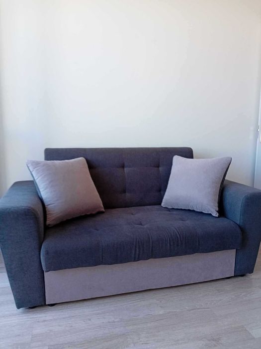 Канапе(двуместно, с възглавници и ракла)