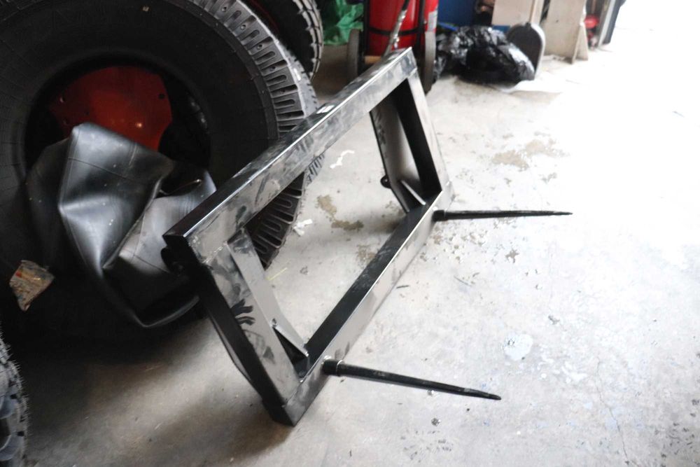 furca baloti prindere euro cu tepuse de 110 sau 80 cm distanta intre tepuse de 75cm sarcina 220kg incarcator frontal case fendt john deere deutz fiat