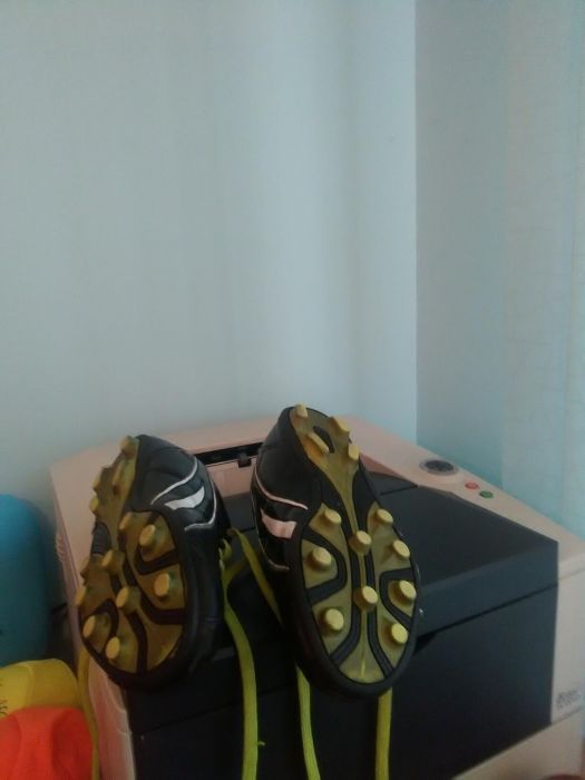 Футболни  бутонки