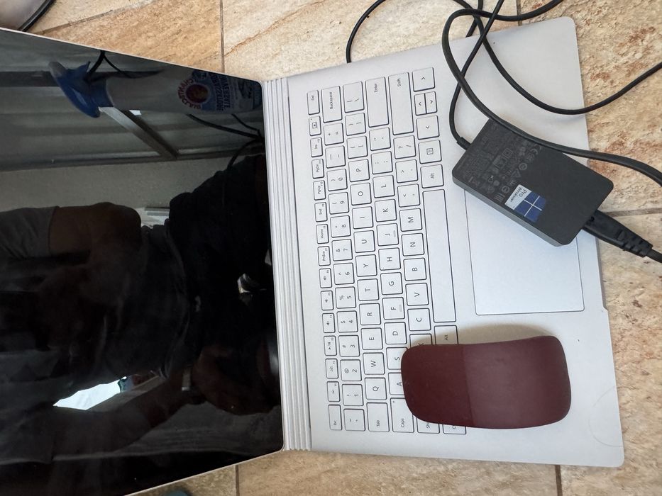 Tableta Suraface Book i7 gen 6 cu bateria defecta