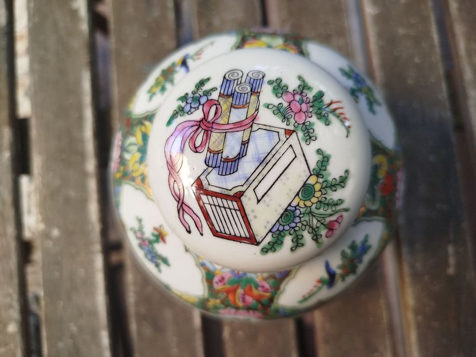 Bol cu capac porțelan pictat China