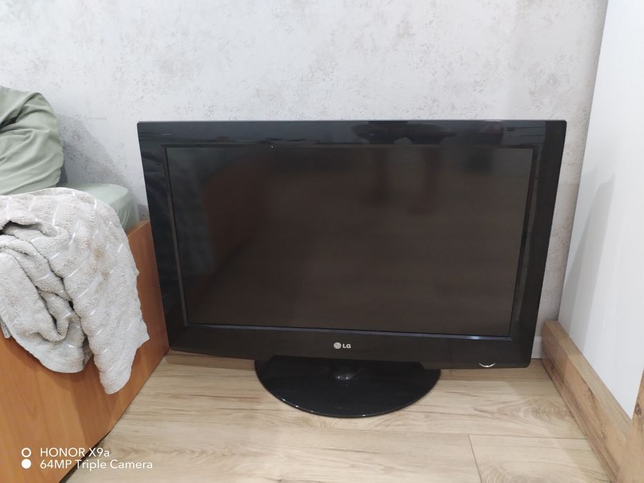 продам телевизор LG